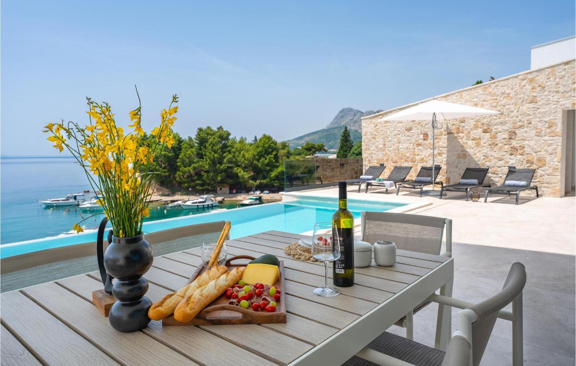 Beautiful Home In Omis With Kitchen Екстериор снимка